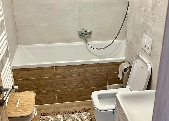 Adam's Place ブラショフ